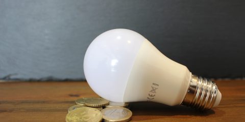 Bollette luce e gas in aumento ad Aprile 2021, come risparmiare con il mercato libero