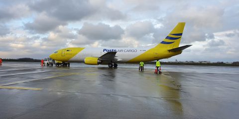 Poste Air Cargo vola anche all’estero: prima destinazione Tel Aviv