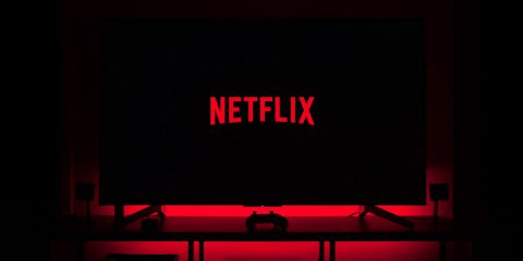 Netflix, artisti al Governo: “Limitare strapotere OTT. Niente equo compenso con lo streaming”