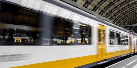 5G, come aumenta i livelli di sicurezza e l’efficienza dei binari dei treni