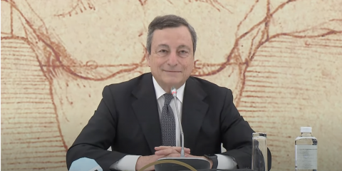 Draghi: “Il nostro green pass da metà maggio”