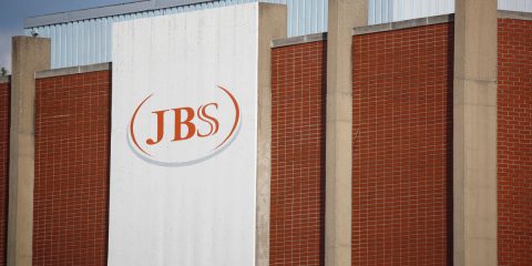 Attacco informatico alla multinazionale JBS, in Australia produzione ferma e dipendenti a casa