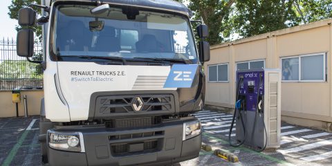 Mobilità elettrica in Italia, al via la partnership tra ENEL X e Renault Trucks