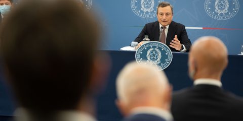 Se Draghi si dimette un nuovo governo dovrebbe attuare la disciplina dei rapporti economici sanciti in Costituzione