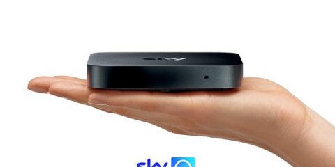 Sky Q, il mini box che si collega in ogni stanza della casa via Internet, senza parabola