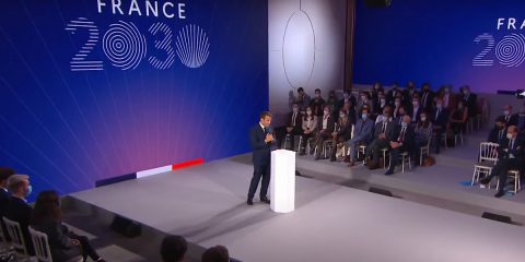 Macron annuncia “France 2030”: 30 miliardi di euro per robotica, semiconduttori, auto elettriche e rinnovabili