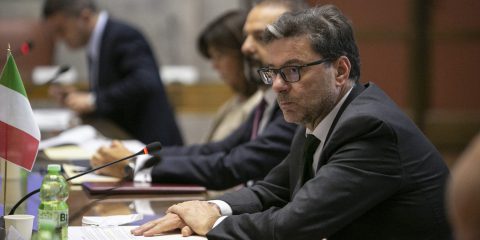 Crisi dei Chip, Giorgetti: “Massima attenzione del Governo, vicini a chi investe”