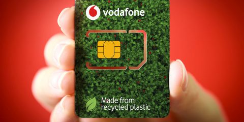 Vodafone, al via il lancio della Sim ecologica in plastica riciclata