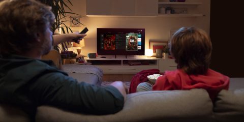 Vodafone, offerta bundle al via: rete fissa e a scelta Smart Tv, console o telecamere smart