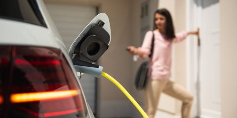 Dl Aiuti bis, in bozza incentivi aumentati del 50% per l’acquisto di auto elettriche