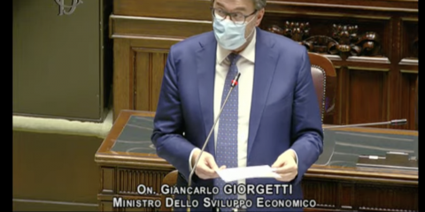 Tim-KKR, Giorgetti ‘Se ci sarà Opa si valuterà Golden Power’. Per i sindacati c’è ‘un rischio Alitalia’