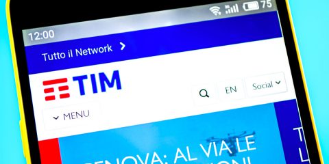 Tim-Open Fiber, firmato il nuovo memorandum: 5 mesi per la rete unica controllata da Cdp
