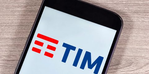 Tim, aumentano le perdite nel primo semestre. Tengono i ricavi