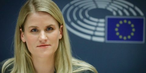 Facebook, Haugen: “Il Metaverso? E’ una rinuncia ai dati personali. Si rischia un altro monopolio”