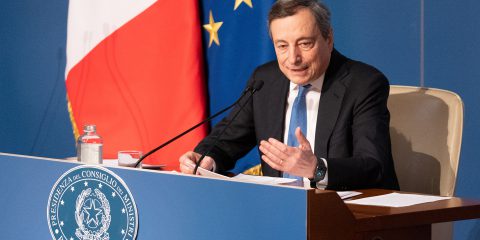 TIM? Draghi: “Il futuro in mano agli azionisti ma anche al governo. Difendere occupazione, rete e tecnologia”