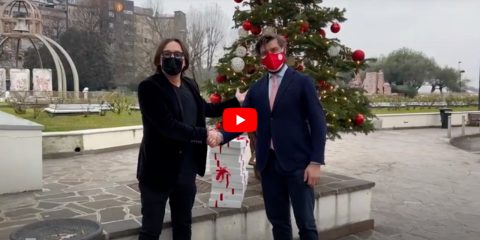 Marco Camisani Calzolari consegna iPad ai bambini del reparto di Pediatria dell’Ospedale San Raffaele di Milano