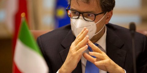 Il futuro di TIM? Giorgetti: “Rispettiamo mercato, ma governo tutela asset strategici”