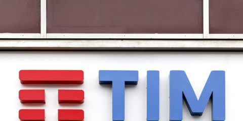 Tim apre alla scissione, per HSBC: ‘O la va o la spacca’. Tutti gli ostacoli fra Antitrust, PNRR e sindacati
