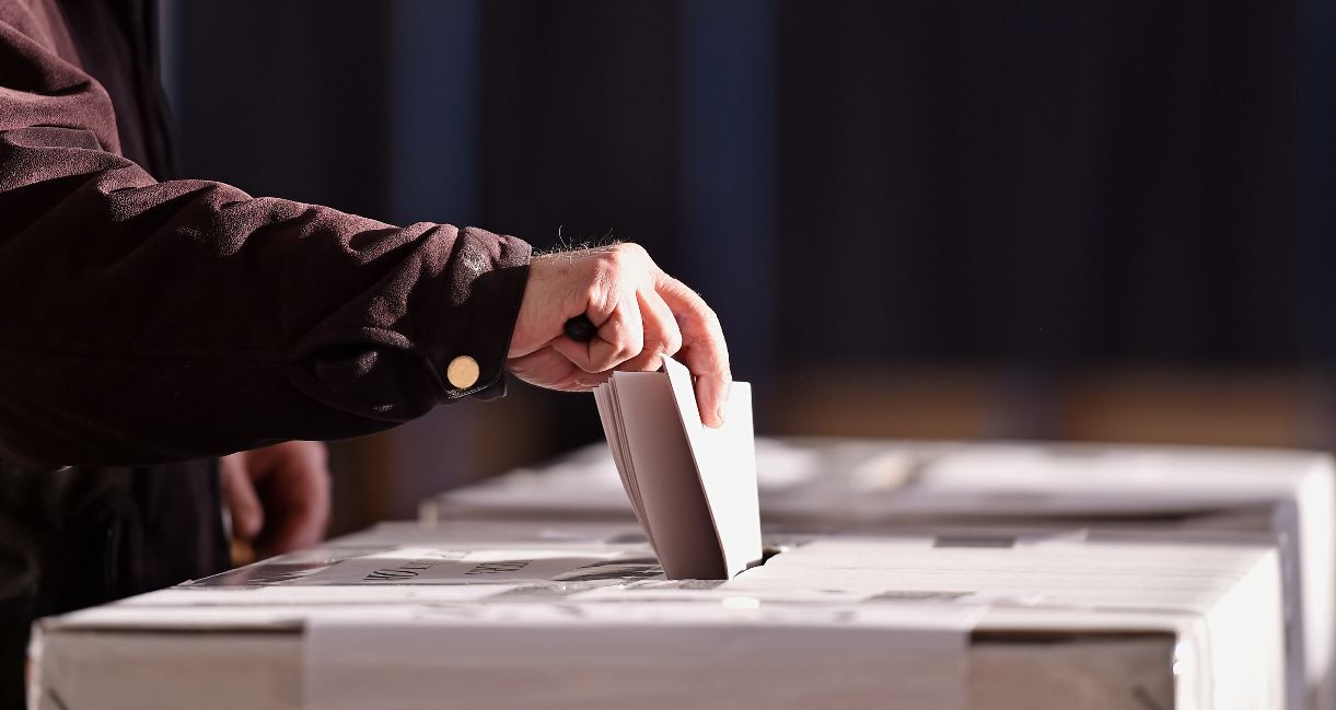 La Giornata Parlamentare. Il dibattito sulla legge elettorale, le polemiche sui referendum