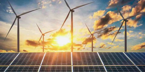 Rinnovabili “utility-scale”: atteso per il 2022 picco mondiale di 220 GW, investimenti a 300 miliardi di dollari