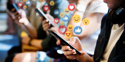 Social media, Governo Uk (ma anche Francia e Danimarca) pensano a limite di due ore al giorno per gli under 18. E in Italia?