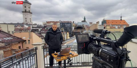 Russia-Ucraina, in guerra la verità è la prima vittima. Per questo Sky TG24 trasmette (anche con un’edizione del TG) in diretta da Leopoli