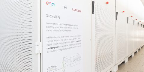 Auto elettriche, Enel lancia il nuovo sistema di stoccaggio per le batterie usate