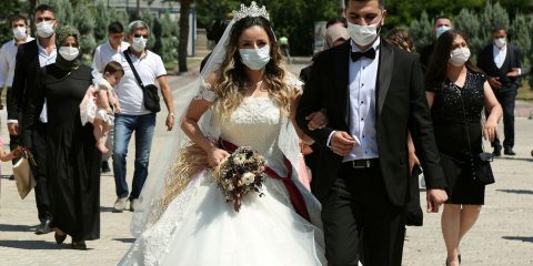 Matrimonio nel metaverso per gli sposi positivi al Covid