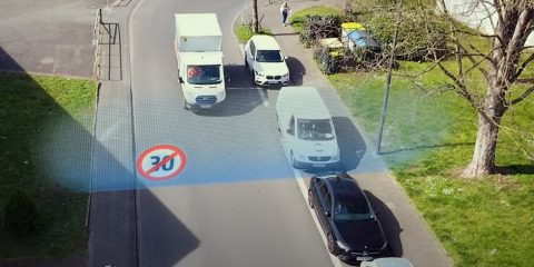 Geofencing per gestire automaticamente la velocità delle auto migliorando la sicurezza, i test della Ford