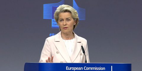 Caro energia, von der Leyen chiede 140 miliardi di extraprofitti