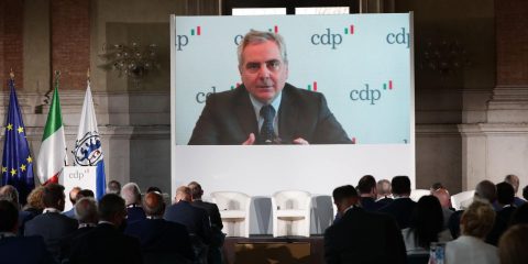 Salta la vendita della rete TIM a CDP? Verso una nuova soluzione: TIM ritorna italiana e Open Fiber sarà acquisita