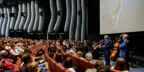 Festival Venezia con cinema che soffre in sala e programmi elettorali senza cultura