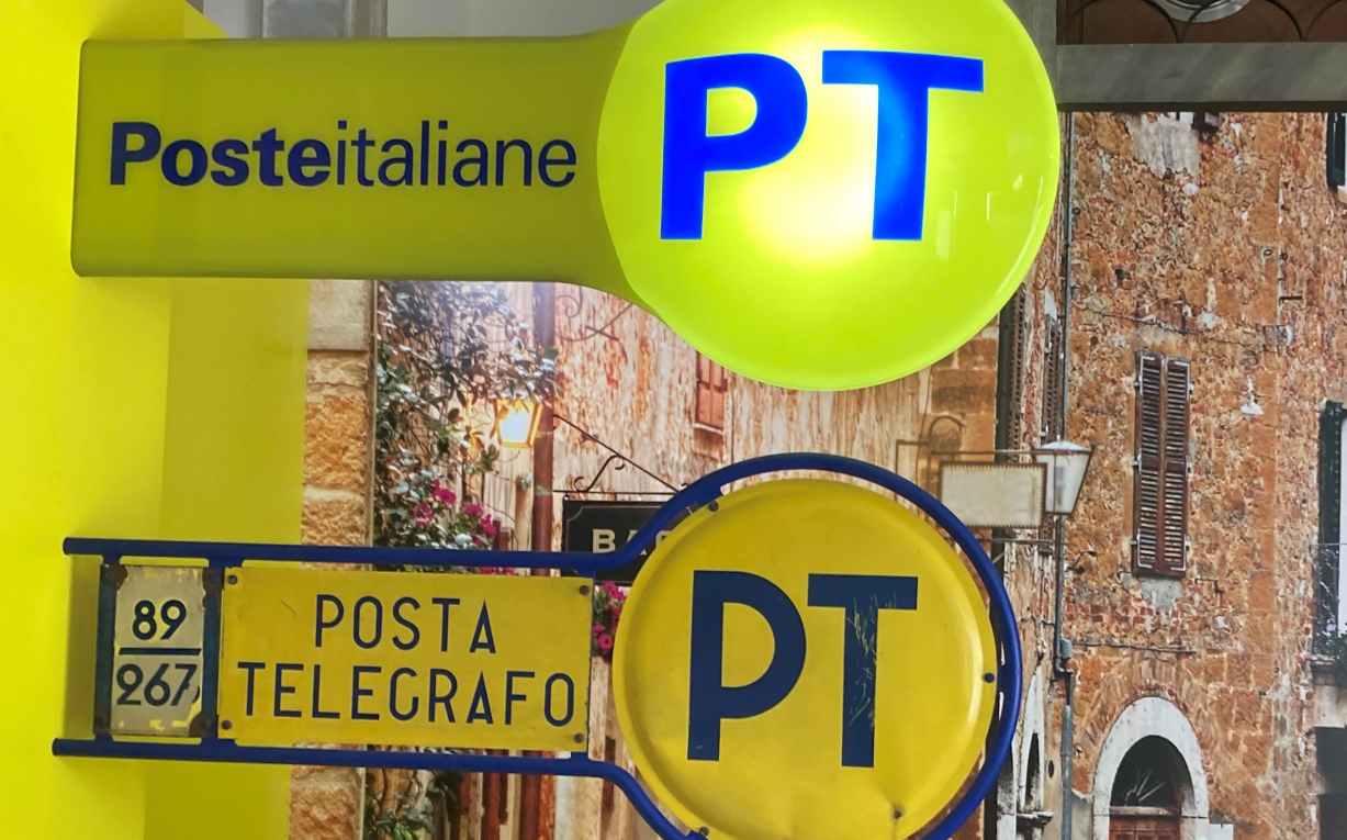 Poste Italiane, il logo PT diventa marchio storico