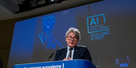 IA, nuove norme proposte dalla Commissione UE