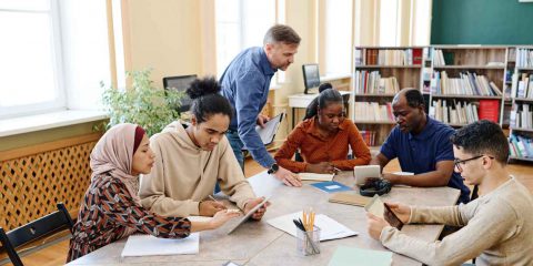 Solo il 3,9% degli stranieri in Lombardia ha più di 65 anni