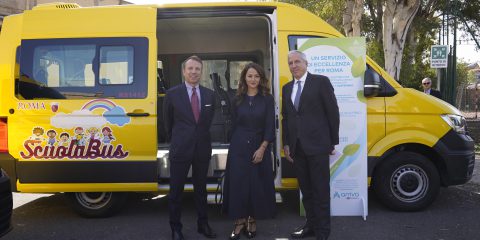 Roma Capitale, 20 nuovi bus scolastici per il trasporto dei ragazzi disabili. Il progetto di Enel X e Arriva Italia