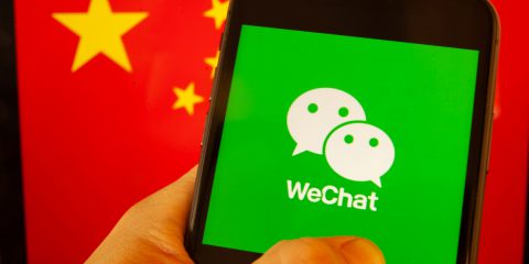 Cina, bloccato WeChat a migliaia di persone per aver condiviso foto di proteste contro Xi
