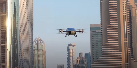 Auto in volo a Dubai, i test della Xpeng X2 (video)