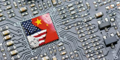 Chip, le nuove regole usa sull’export spaventano i mercati e la Cina. Scarica il documento del BIS