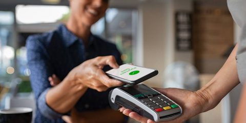 Cashless, in Italia pagamenti senza contanti in aumento del 35,5% nel 2023. Balzo delle micro transazioni