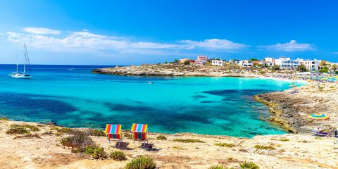 Democrazia Futura. Lampedusa e le tende alla Guitgia