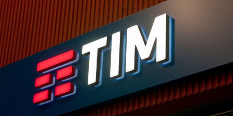 Tim, ricavi +3,2% nel 2023. Ma il debito non diminuisce