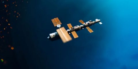 Bruxelles critica l’ESA per dover usare i lanciatori di Space X per Galileo