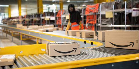 Amazon licenzia ancora, via altri 9mila dipendenti. Cloud e risorse umane i settori coinvolti