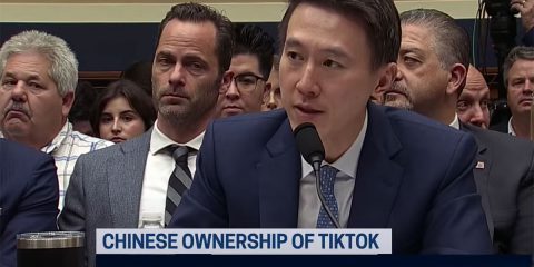 TikTok, Shou Zi Chew al Congresso Usa: “Non condividiamo i dati col Governo” (Video)