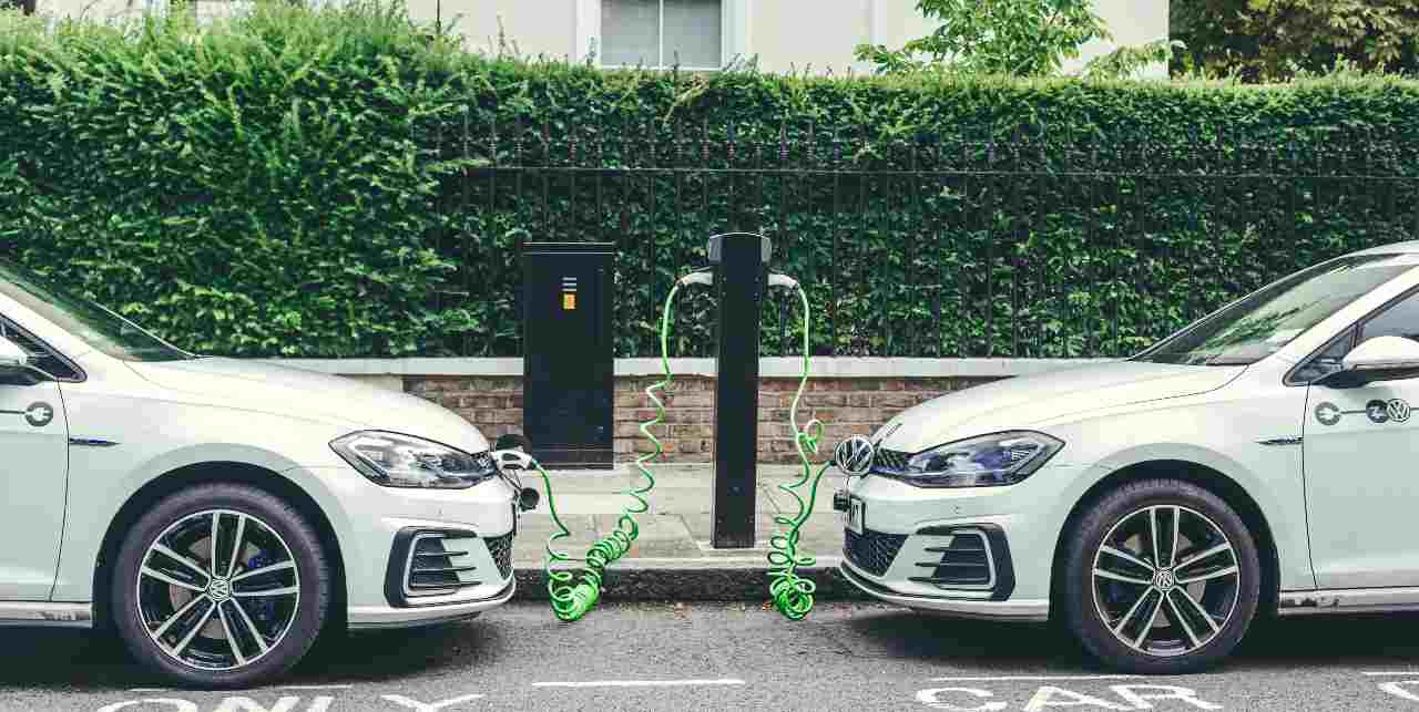 Le auto elettriche verso il 40% del mercato entro il 2030. Il nuovo Rapporto IEA