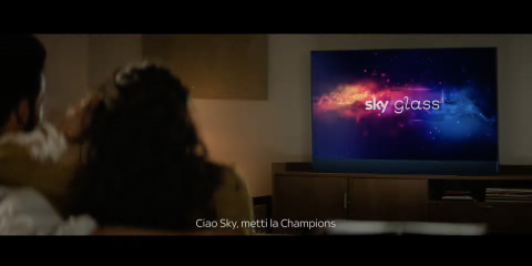 Lo spot che racconta per la prima volta il mondo Sky a 360 gradi