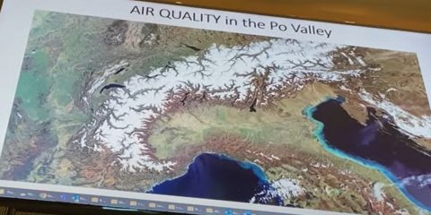 Qualità dell’aria, scontro tra Regioni del Nord Italia e la comunità medico-scientifica: “A rischio il 75% dell’economia”, “50mila morti l’anno”