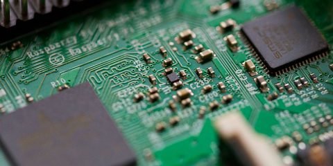 Elettronica di consumo, continua il rialzo dei prezzi a causa della crisi dei chip. +9% rispetto al 2022