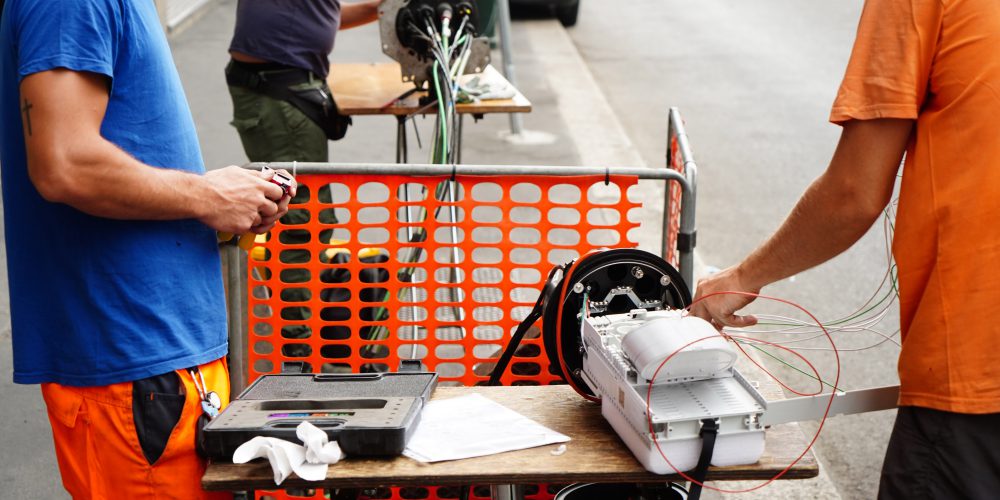 Fibercop, ultima chiamata al Governo ‘A Open Fiber aiuti di Stato per 660 milioni’. Urso: ‘Ci siamo mossi bene’